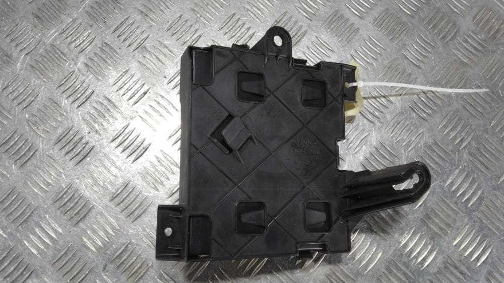 Блок комфорта к Audi A4 B8/8K (07-11)