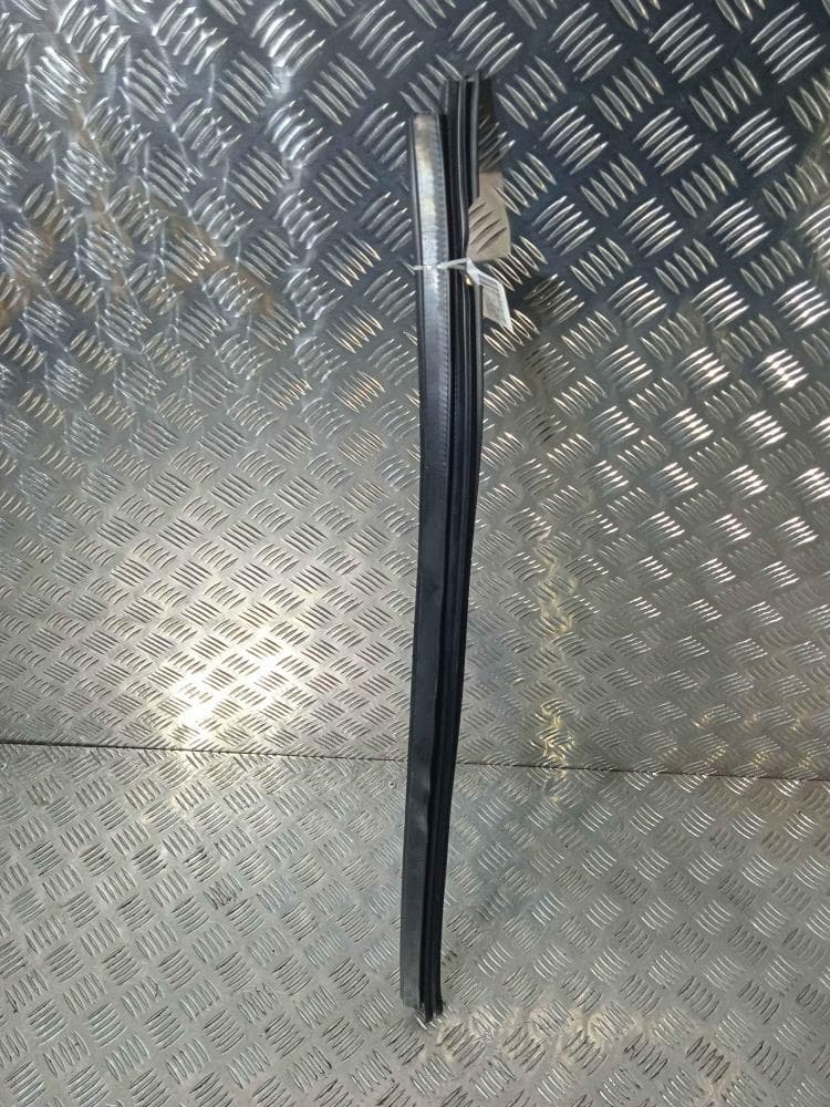 Уплотнитель к Tesla Model X (15-21)