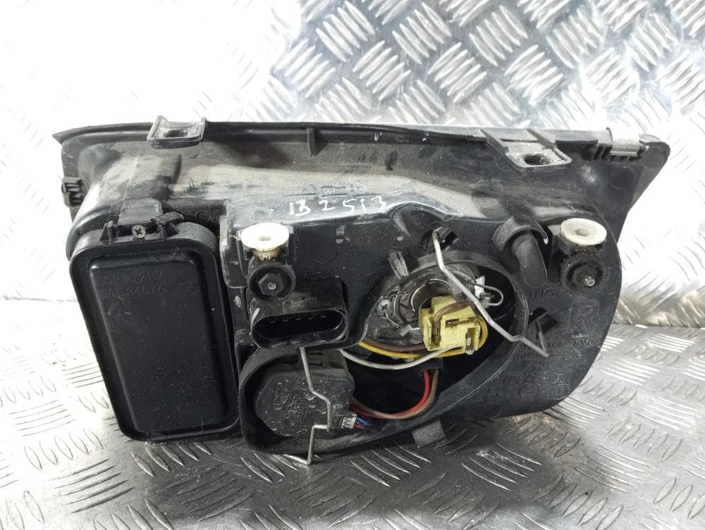 Фара правая к Volkswagen Bora (98-05)