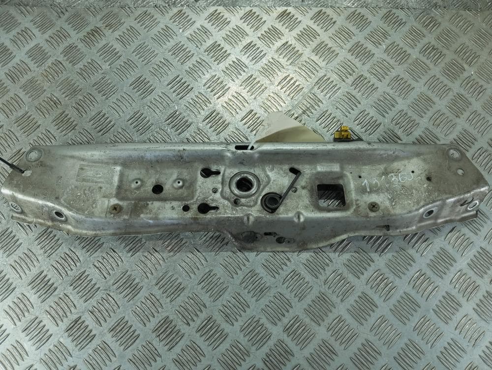 Передняя панель крепления облицовки (телевизор) к Opel Zafira B (05-10)