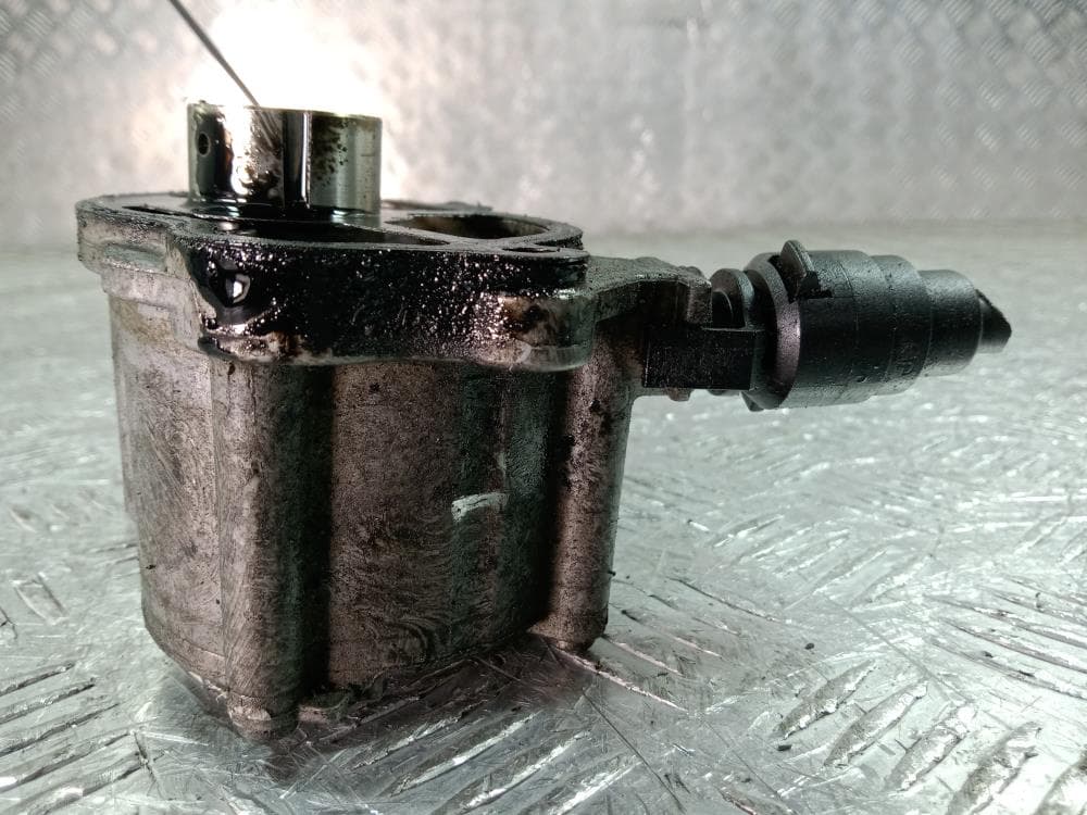 Насос вакуумный к Mercedes ML W166 (11-15)