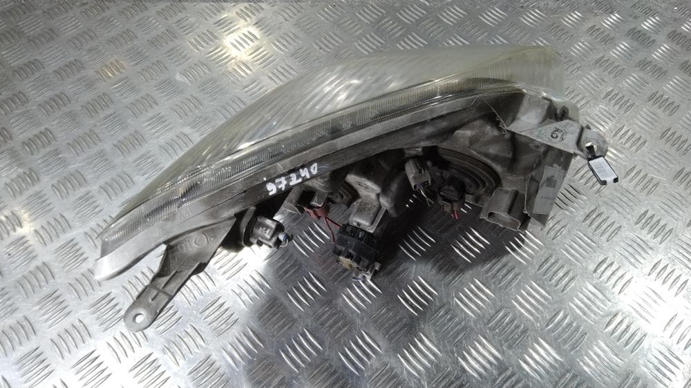 Фара левая к Toyota Corolla Verso 2 (01-06)