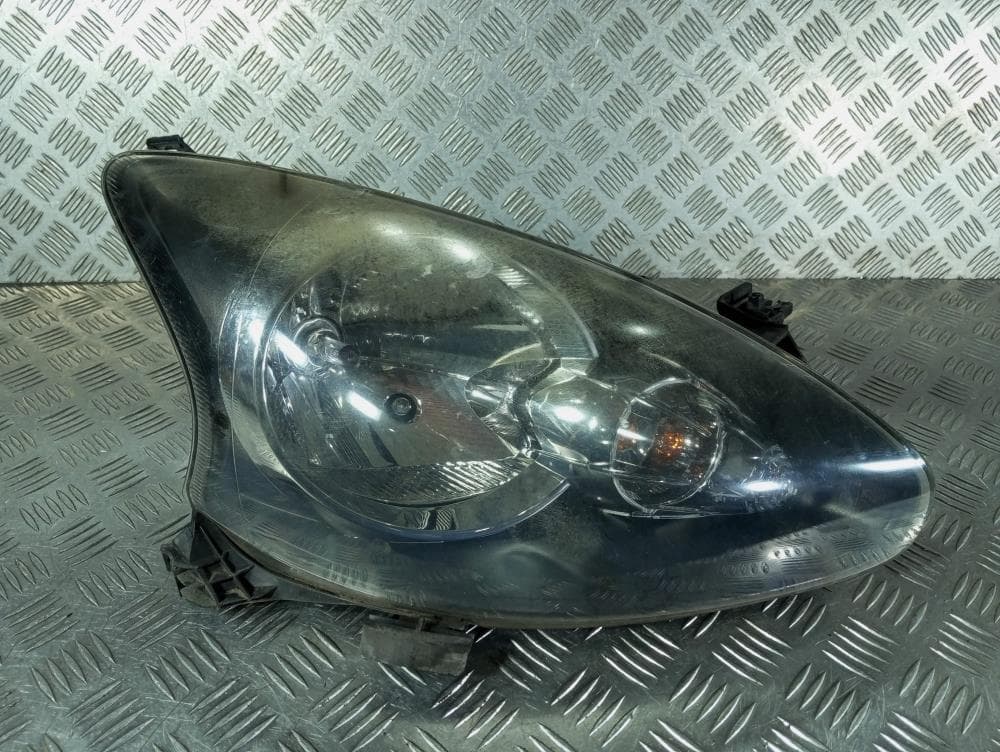 Фара правая к Toyota Aygo 1 (05-08)