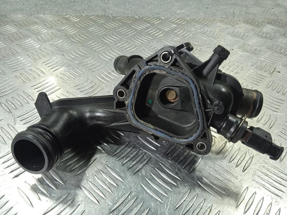 Корпус термостата к Peugeot 207 (06-09)