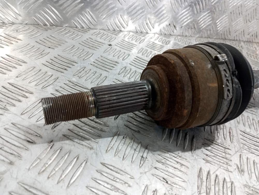Полуось передняя правая (приводной вал, ШРУС) к Nissan  Serena C25 (05-12)
