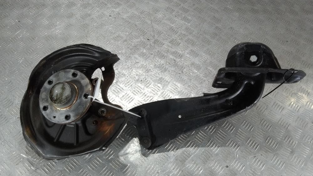 Кулак задний правый к Volkswagen Touran 1 (03-07)