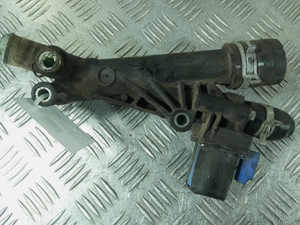 Фланец (тройник) системы охлаждения к Volvo S60 2 (10-13)