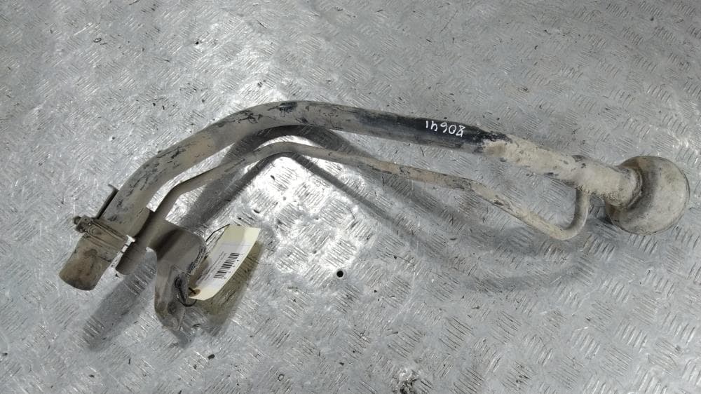 Горловина топливного бака к Nissan  Almera Tino (00-06)
