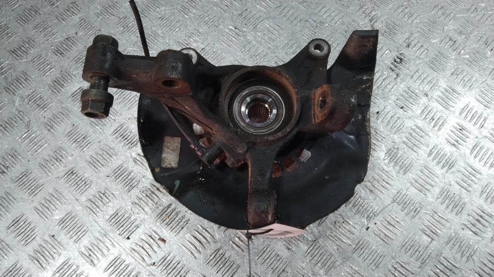 Кулак поворотный левый к Toyota Voxy R70 (07-10)
