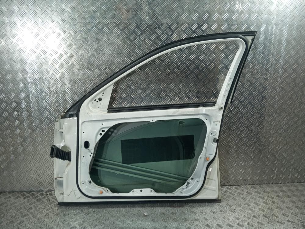 Дверь передняя правая к Mercedes C Class W204/S204/C204 (07-12)