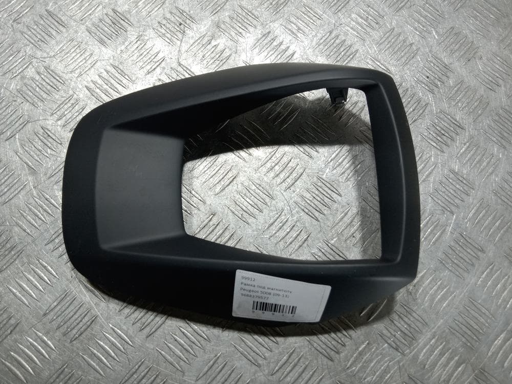 Рамка под магнитолу к Peugeot 5008 1 (09-13)