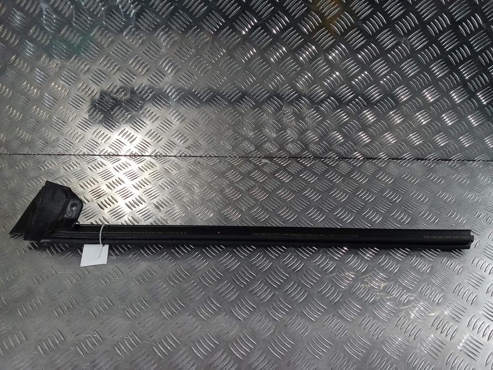 Уплотнитель к Tesla Model 3 (17-21)
