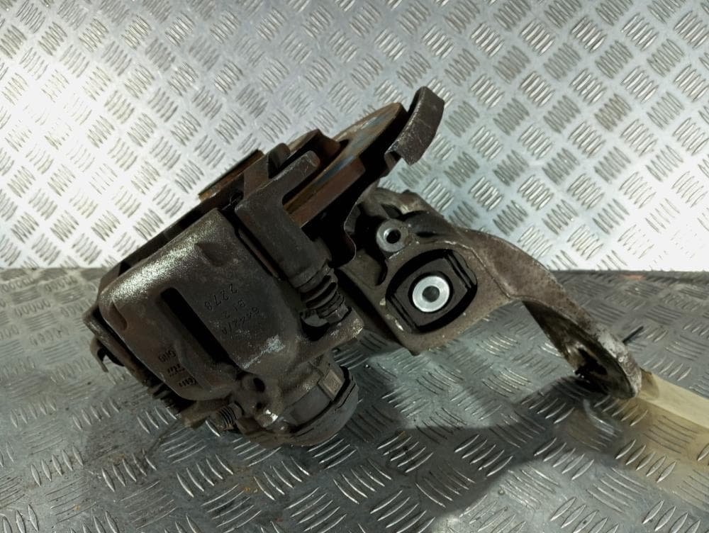 Кулак задний левый к Audi A4 B8/8K (07-11)
