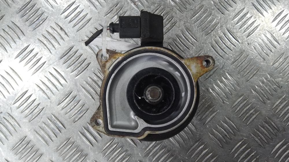 Помпа к Volkswagen Golf 6 (08-15)