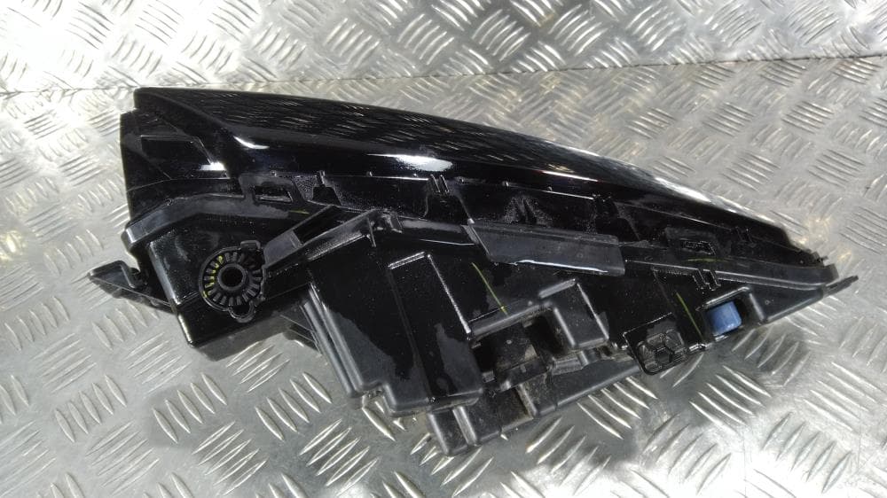Фара противотуманная левая к Jeep Grand Cherokee WL (21-24)