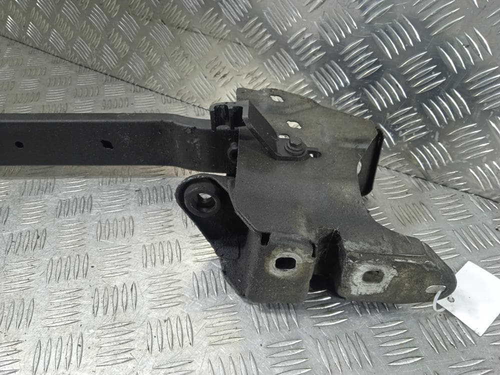 Передняя панель крепления облицовки (телевизор) к Renault Laguna 2 (01-05)