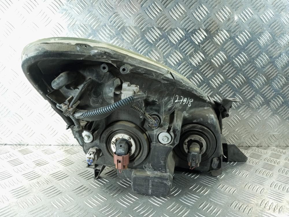 Фара левая к Toyota Corolla Verso 2 (01-06)