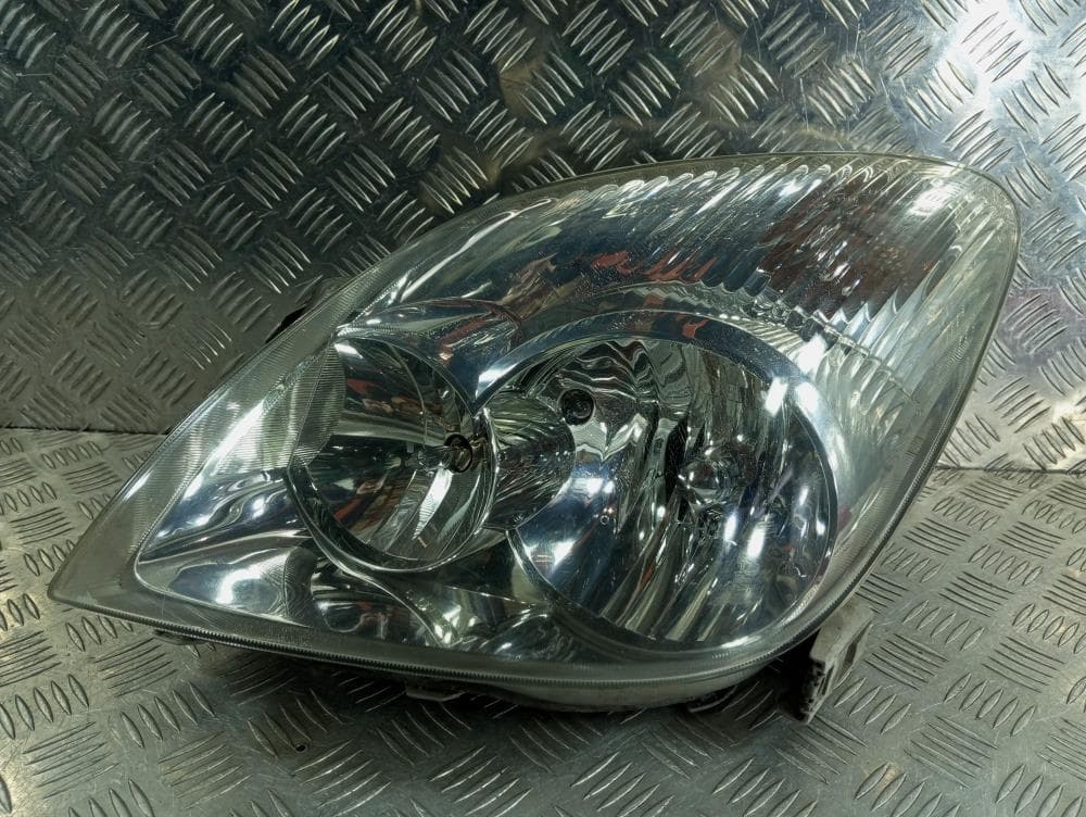 Фара левая к Toyota Corolla Verso 2 (01-06)