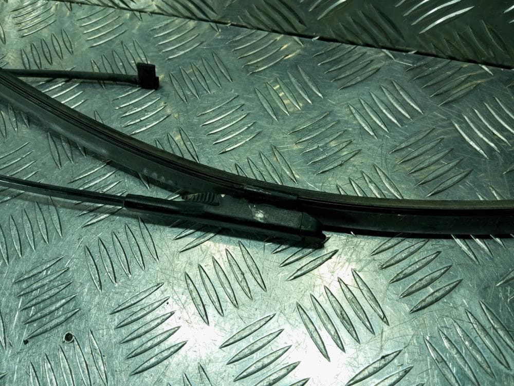 Щеткодержатель (поводок стеклоочистителя, дворник) к Mercedes Sprinter W906 (06-14)