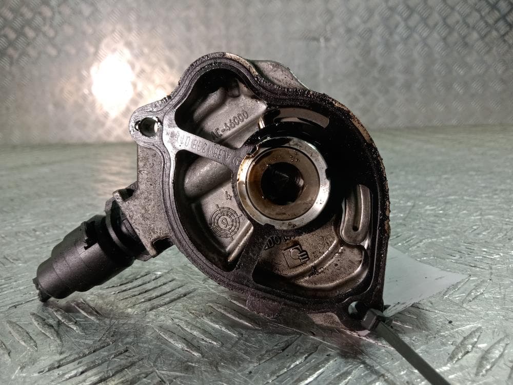 Насос вакуумный к Mercedes ML W166 (11-15)