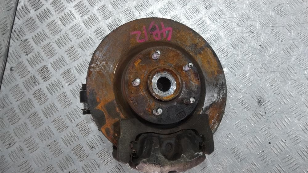 Кулак поворотный левый к Mitsubishi Outlander 2 (07-10)