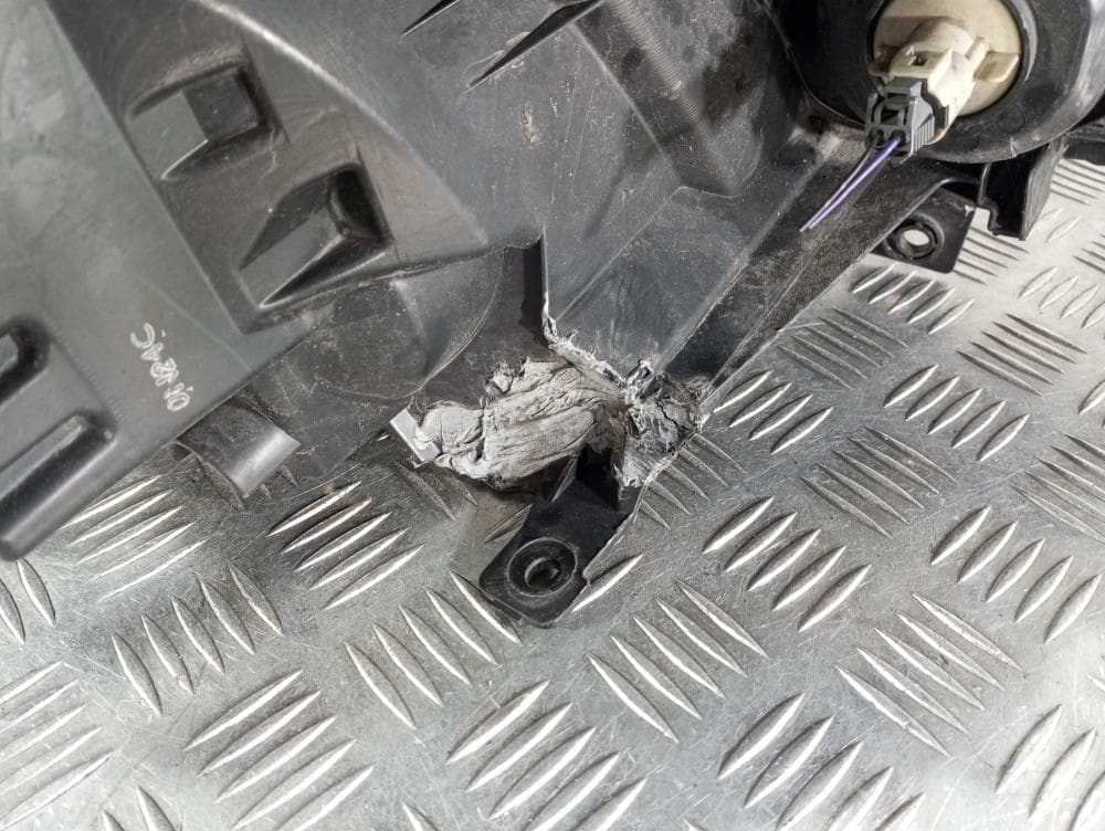 Фара левая к Nissan  NV200 (09-24)