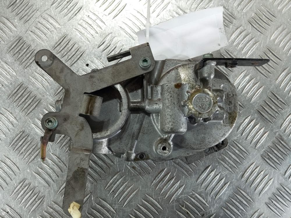 Крышка распредвала к Volkswagen Golf 5 (03-09)