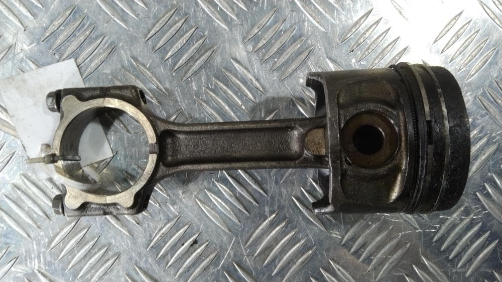 Поршень к Renault Scenic 2 (03-06)
