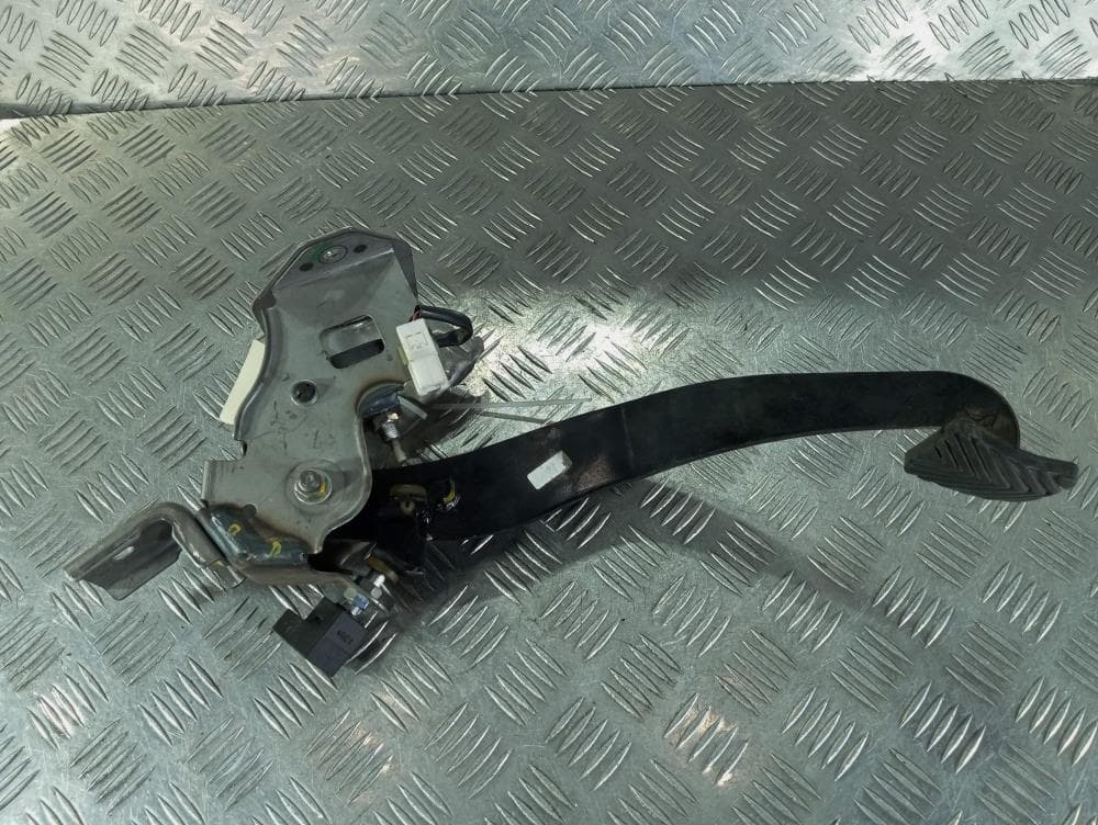 Педаль сцепления к Hyundai ix35 1 (10-13)