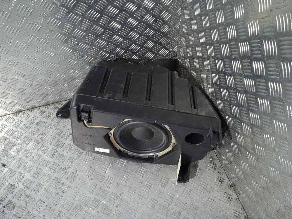 Сабвуфер к Tesla Model X (15-21)