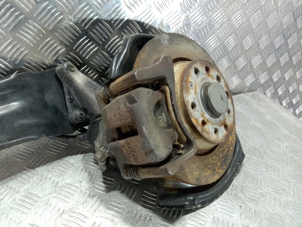 Кулак задний правый к Volkswagen Sharan 2 (10-15)