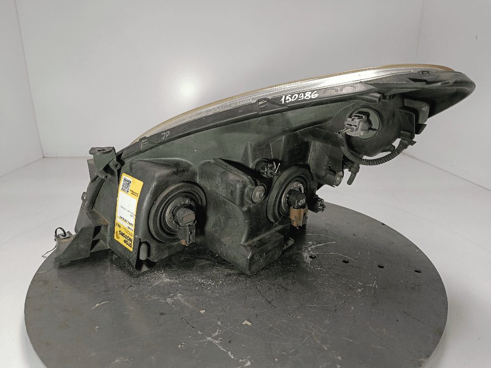 Фара правая к Toyota Corolla Verso 2 (01-06)