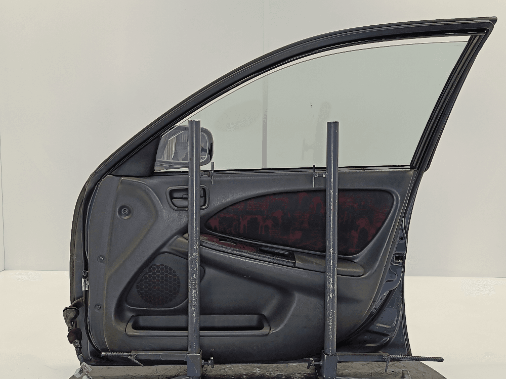 Дверь передняя правая к Toyota Avensis 1 Рестайлинг (00-03)