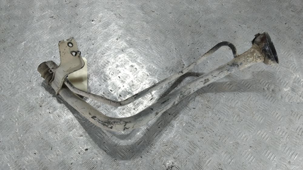 Горловина топливного бака к Nissan  Almera Tino (00-06)