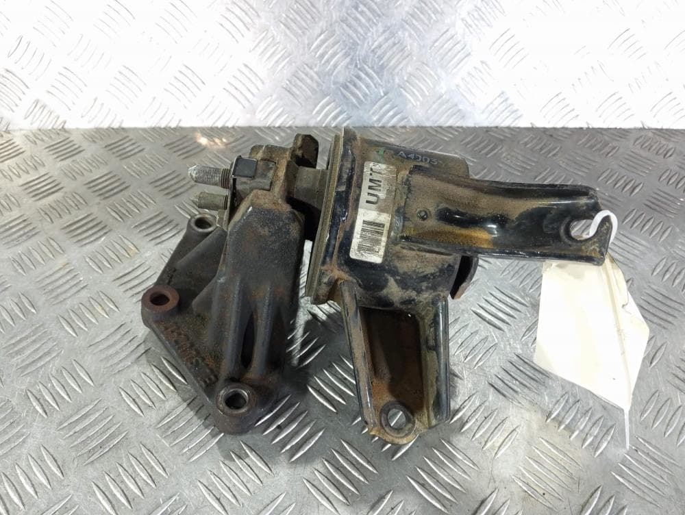 Подушка крепления двигателя к Hyundai ix35 1 (10-13)