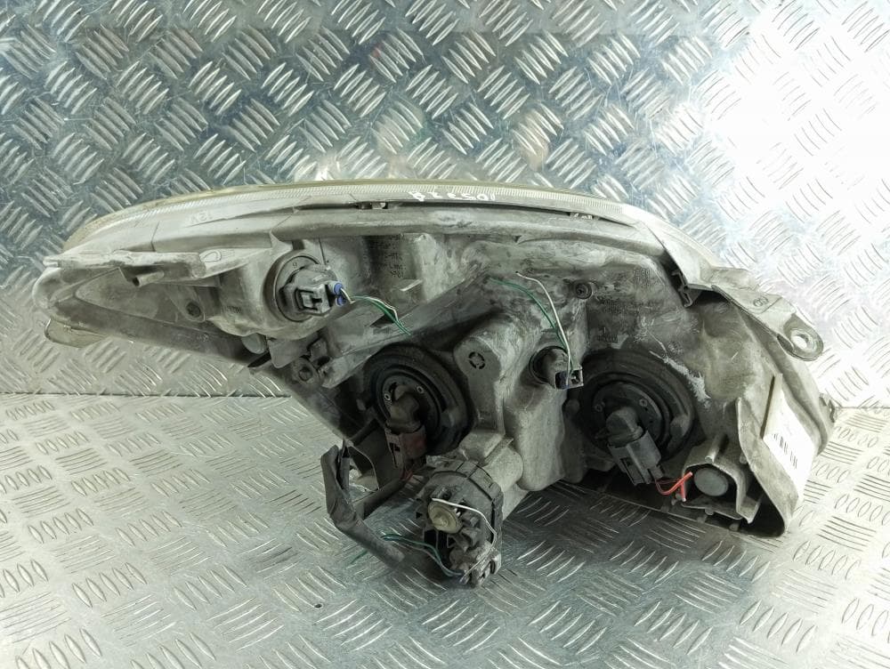 Фара левая к Toyota Corolla Verso 2 (01-06)