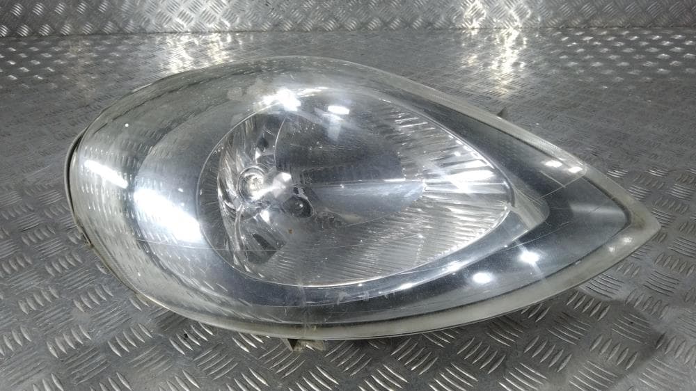 Фара правая к Renault Trafic 2 (01-06)