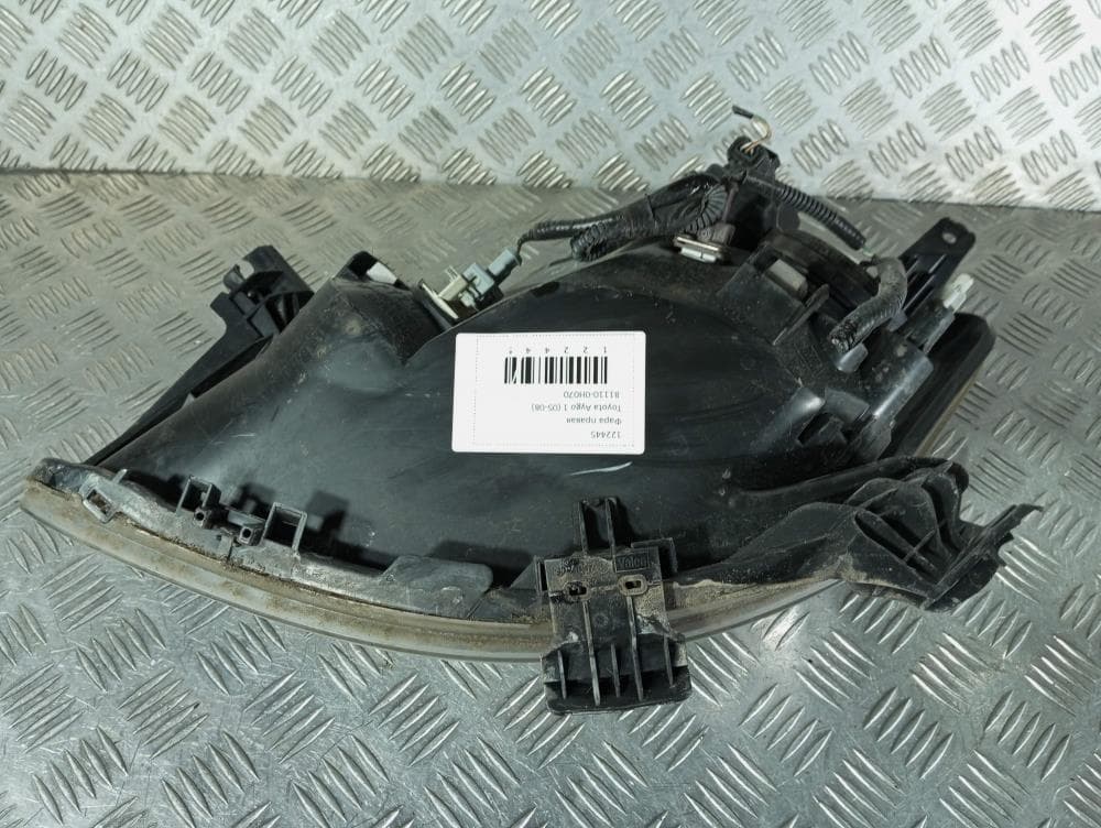 Фара правая к Toyota Aygo 1 (05-08)