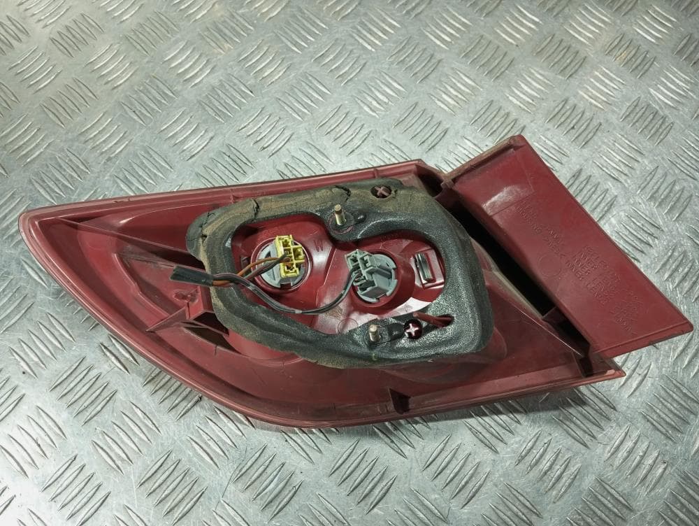 Фонарь задний правый к Mazda 3 BK (03-06)