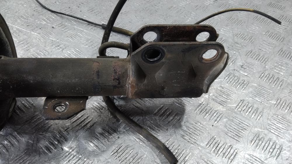 Стойка передняя правая к Toyota Voxy R60 (01-07)