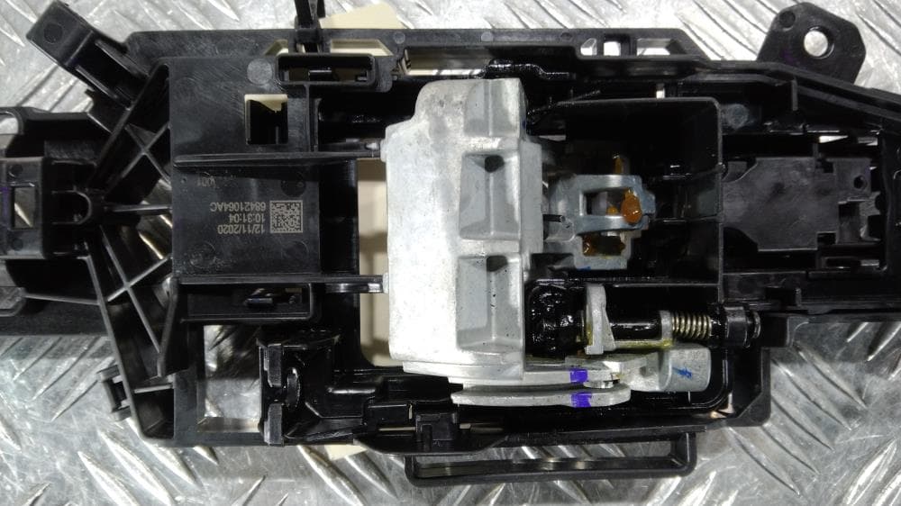 Кронштейн ручки двери к Jeep Grand Cherokee WL (21-24)