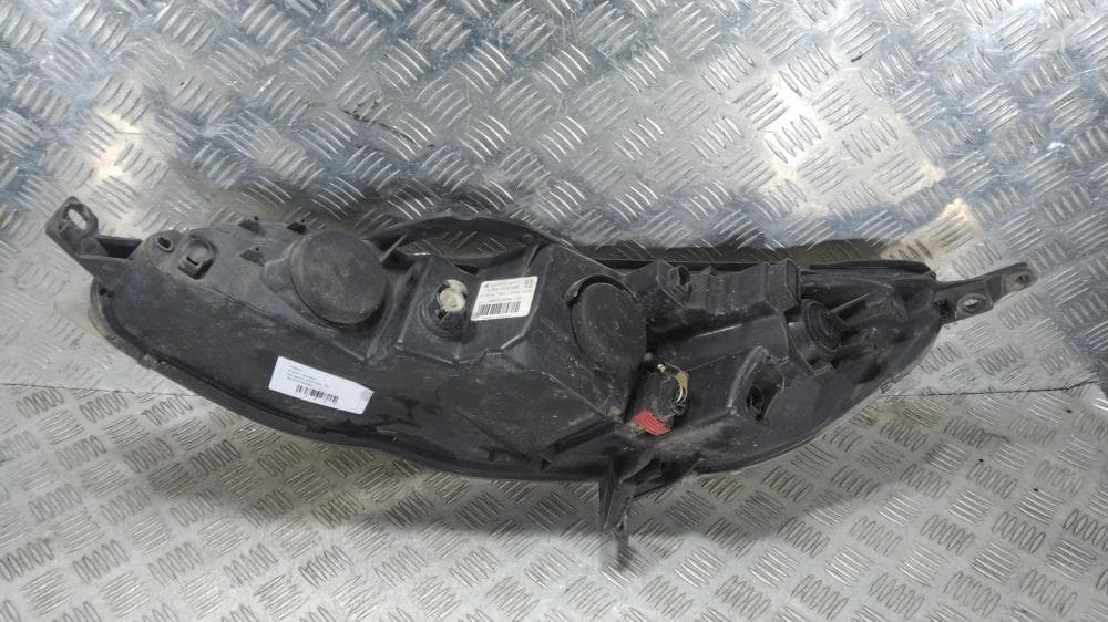 Фара правая к Peugeot 407 (04-11)