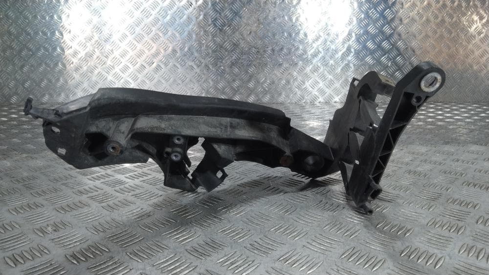 Крепление фары левой к Audi A4 B8/8K (07-11)