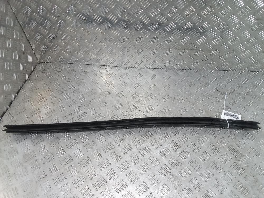 Уплотнитель к Tesla Model X (15-21)