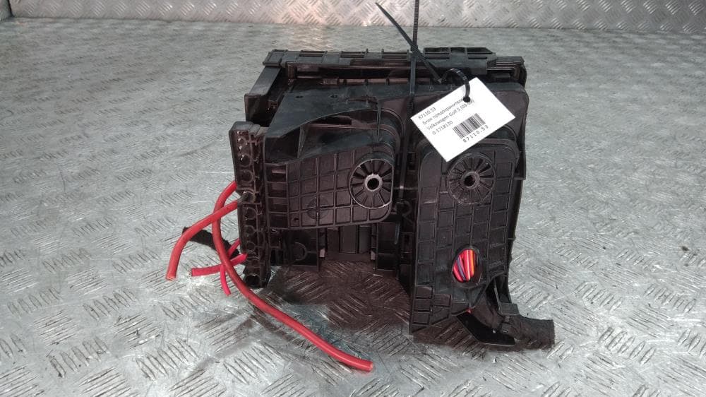 Блок предохранителей к Volkswagen Golf 5 (03-09)