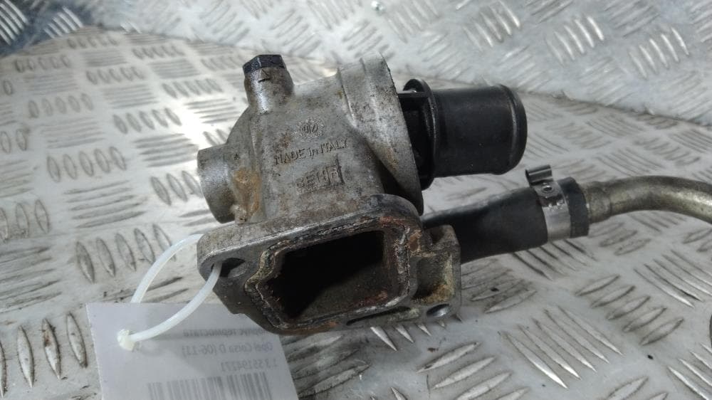 Корпус термостата к Opel Corsa D (06-11)