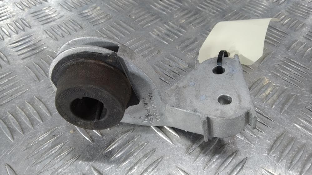 Кронштейн глушителя к Jeep Grand Cherokee WL (21-24)
