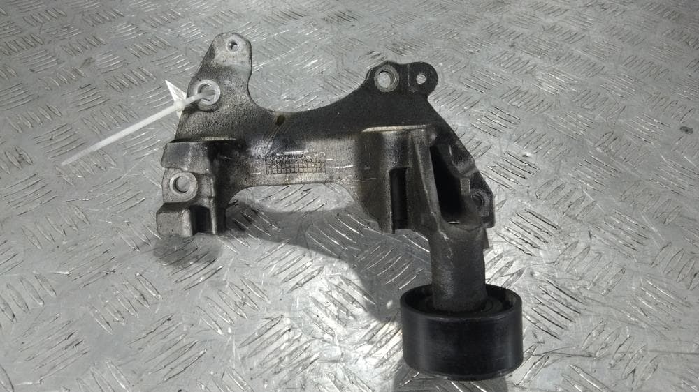 Кронштейн генератора к Renault Scenic 3 2-й Рестайлинг (13-16)