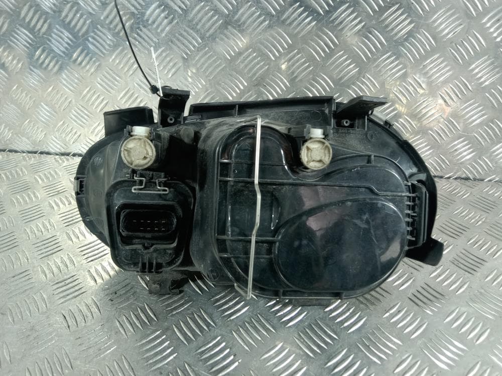 Фара правая к Volkswagen Golf 4 (97-06)