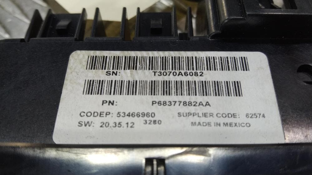 Разъем AUX / USB к Jeep Grand Cherokee WL (21-24)